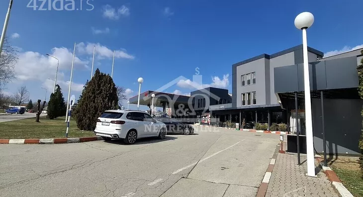 Poslovna zgrada | 4zida