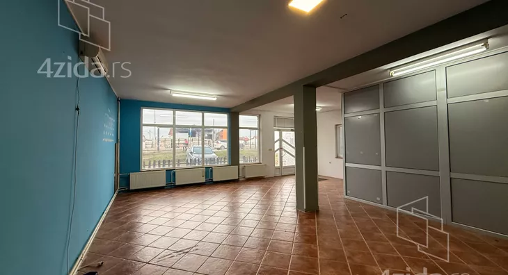 Poslovna zgrada | 4zida