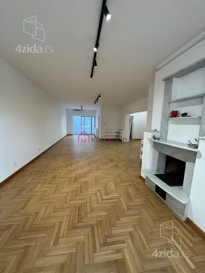 Poslovna zgrada | 4zida