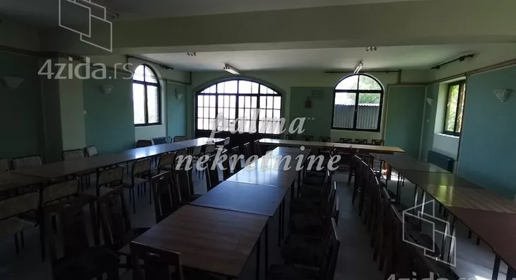 Poslovna zgrada | 4zida