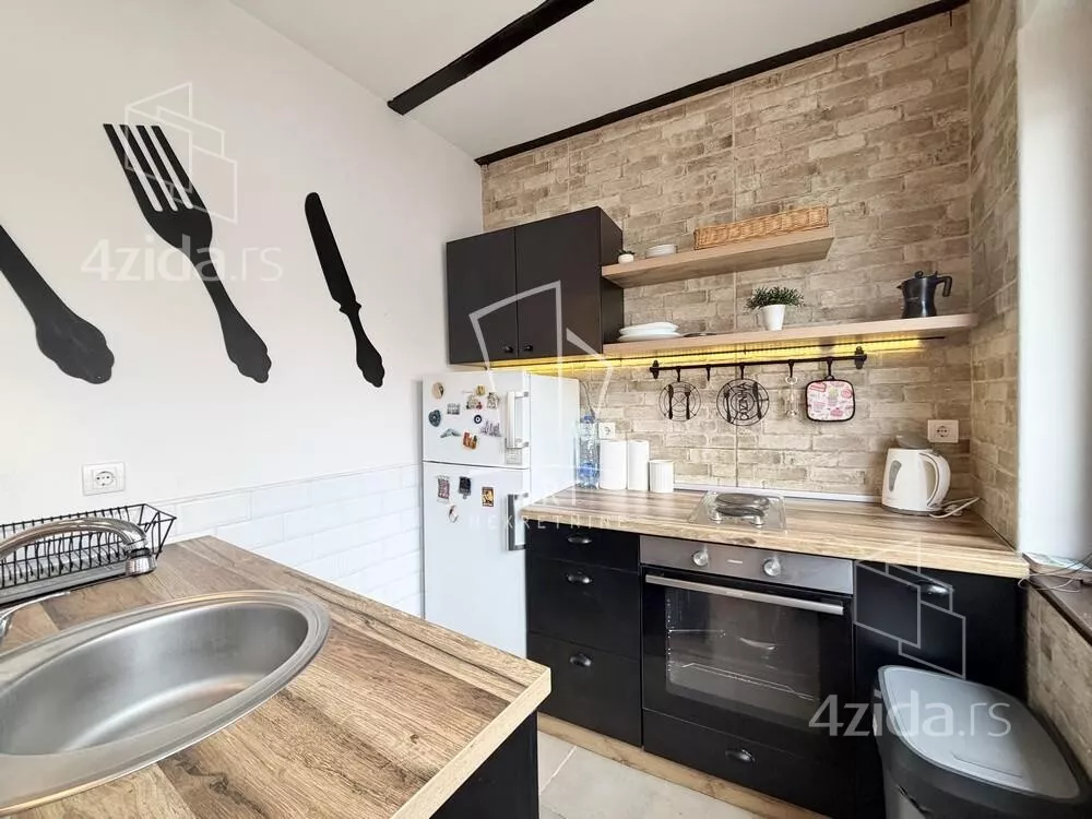 Petoiposoban stan | 4zida