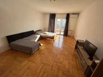 Vukov Spomenik | 4zida.rs