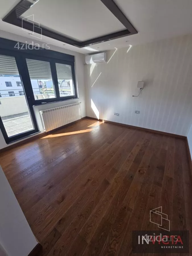 Šestosoban stan | 4zida