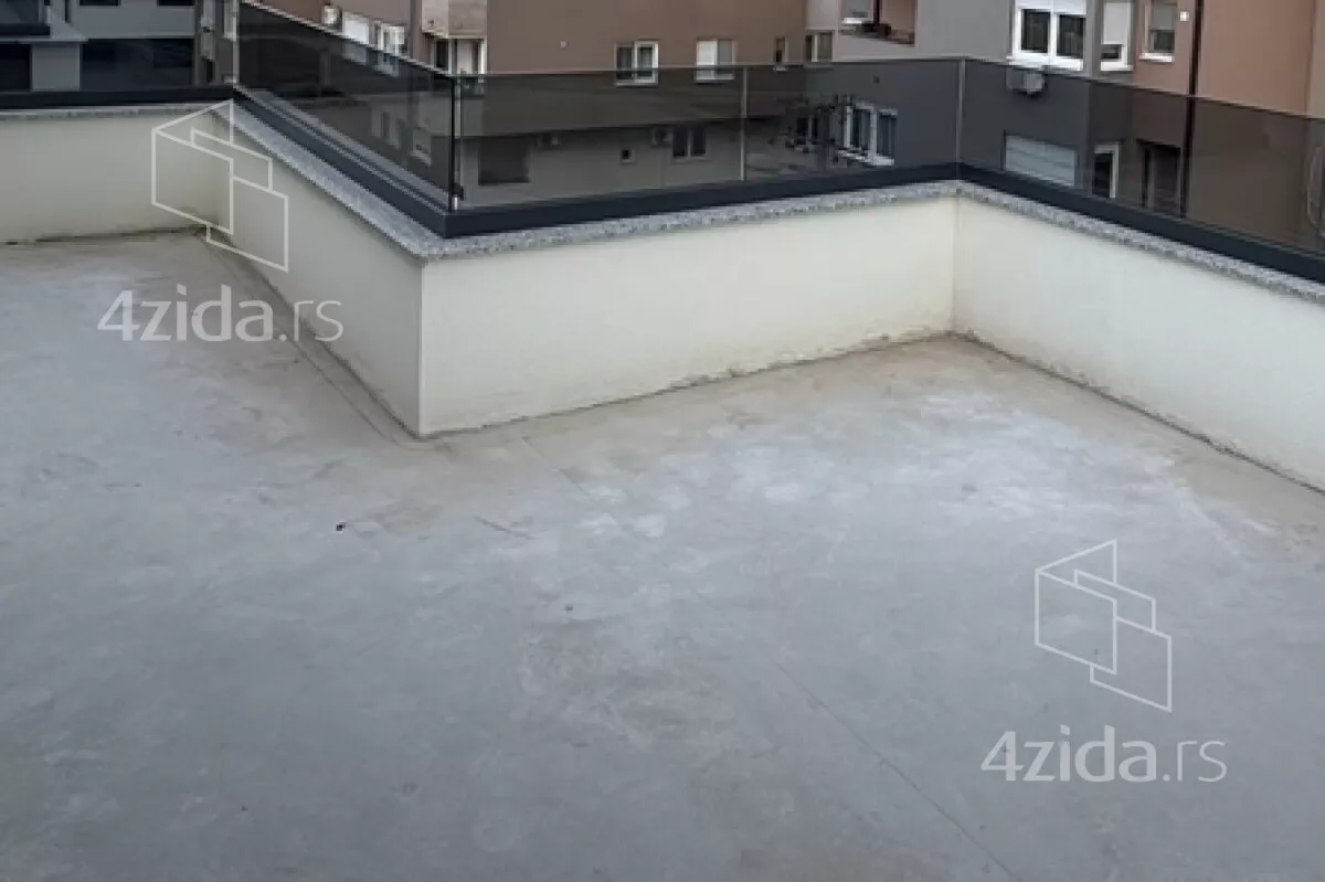 Šestosoban stan | 4zida