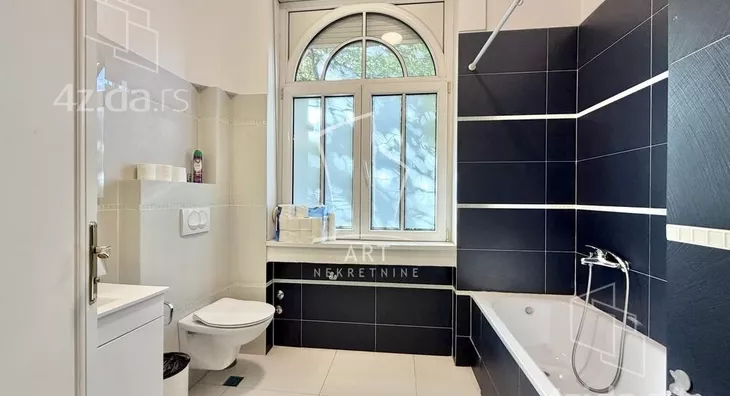 Šestosoban stan | 4zida