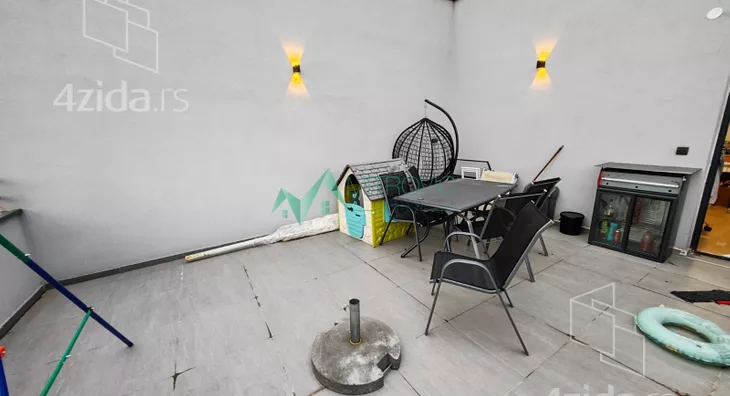 Troiposoban stan | 4zida