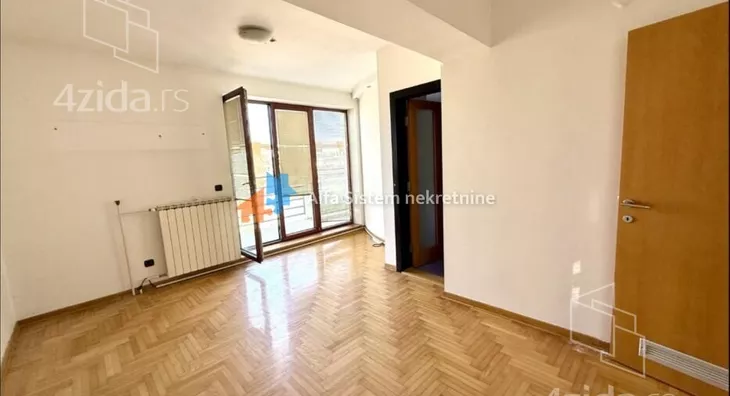 Šestosoban stan | 4zida