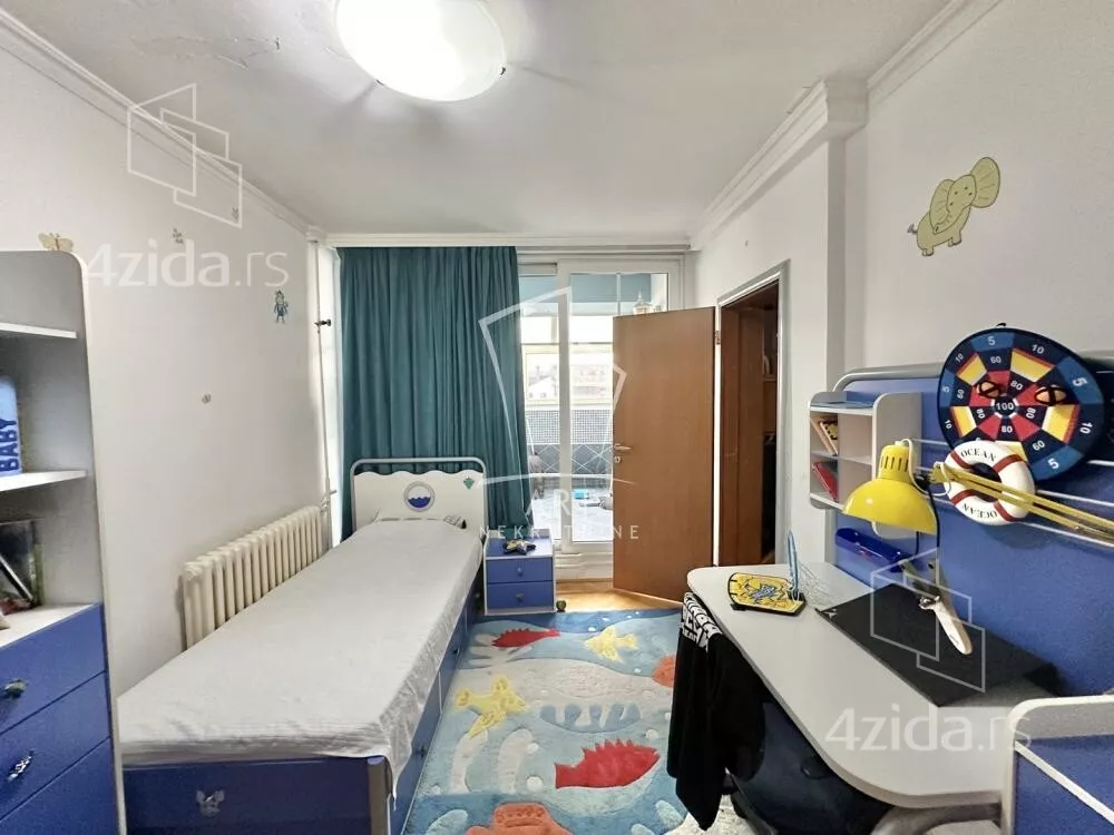 Šestosoban stan | 4zida