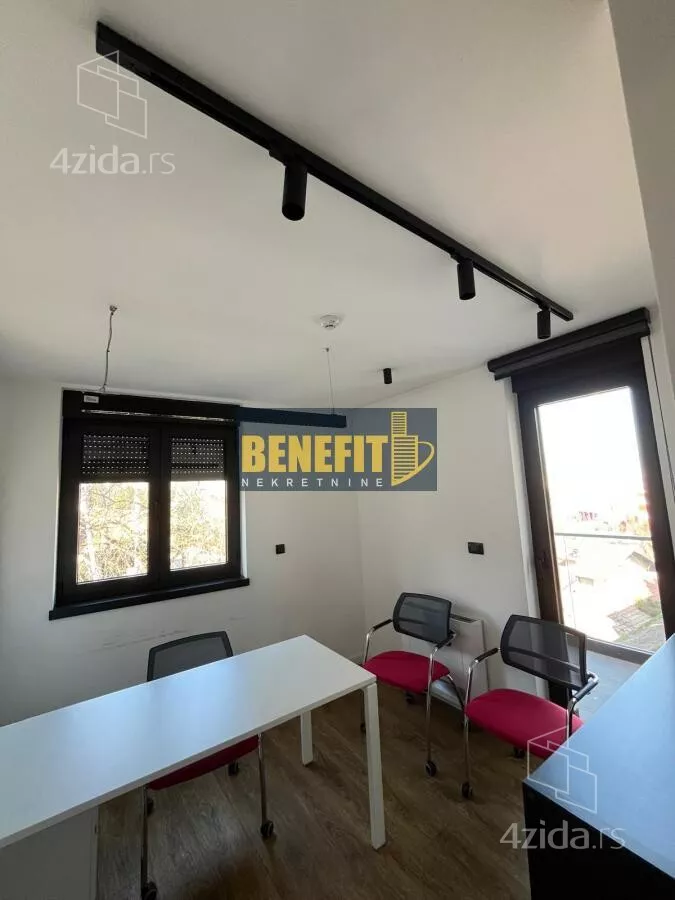 Poslovna zgrada | 4zida