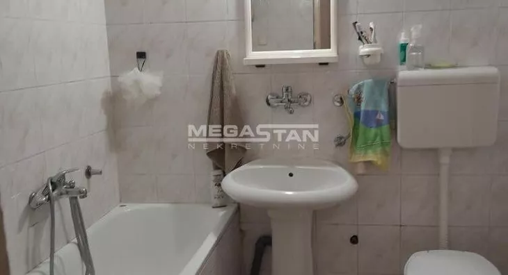 Šestosoban stan | 4zida