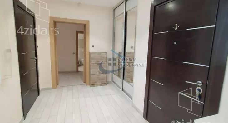 Sedmosoban stan | 4zida