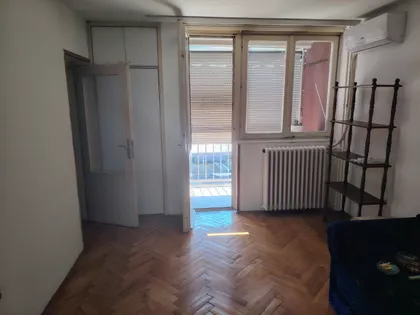 Dušana Uroševića 12 | 4zida.rs