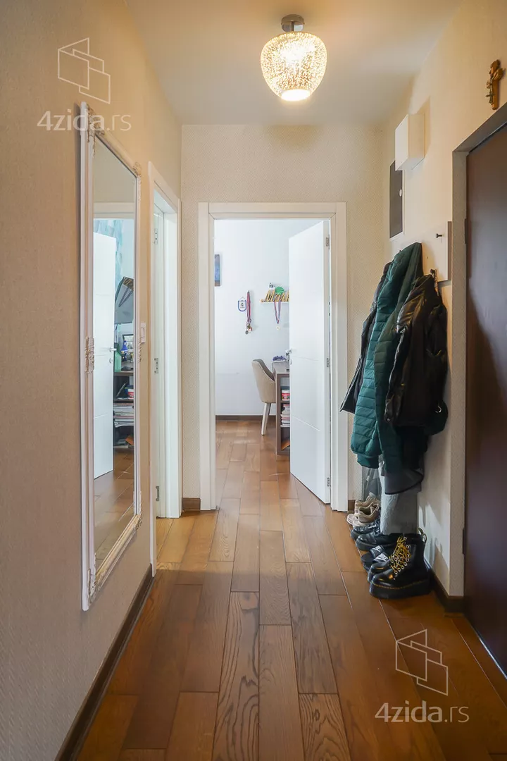 Petosoban stan | 4zida