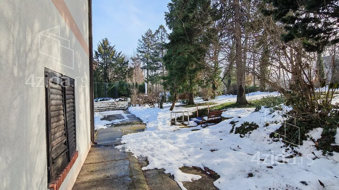 Troiposoban stan | 4zida