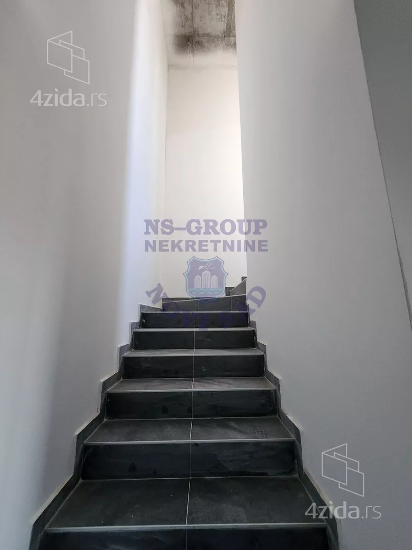 Sedmosoban stan | 4zida