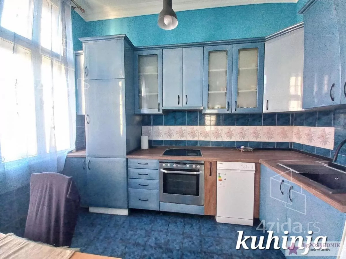 Četvoroiposoban stan | 4zida