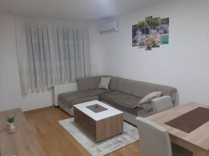 Stanislava Biničkog 2v | 4zida.rs