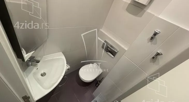 Četvoroiposoban stan | 4zida