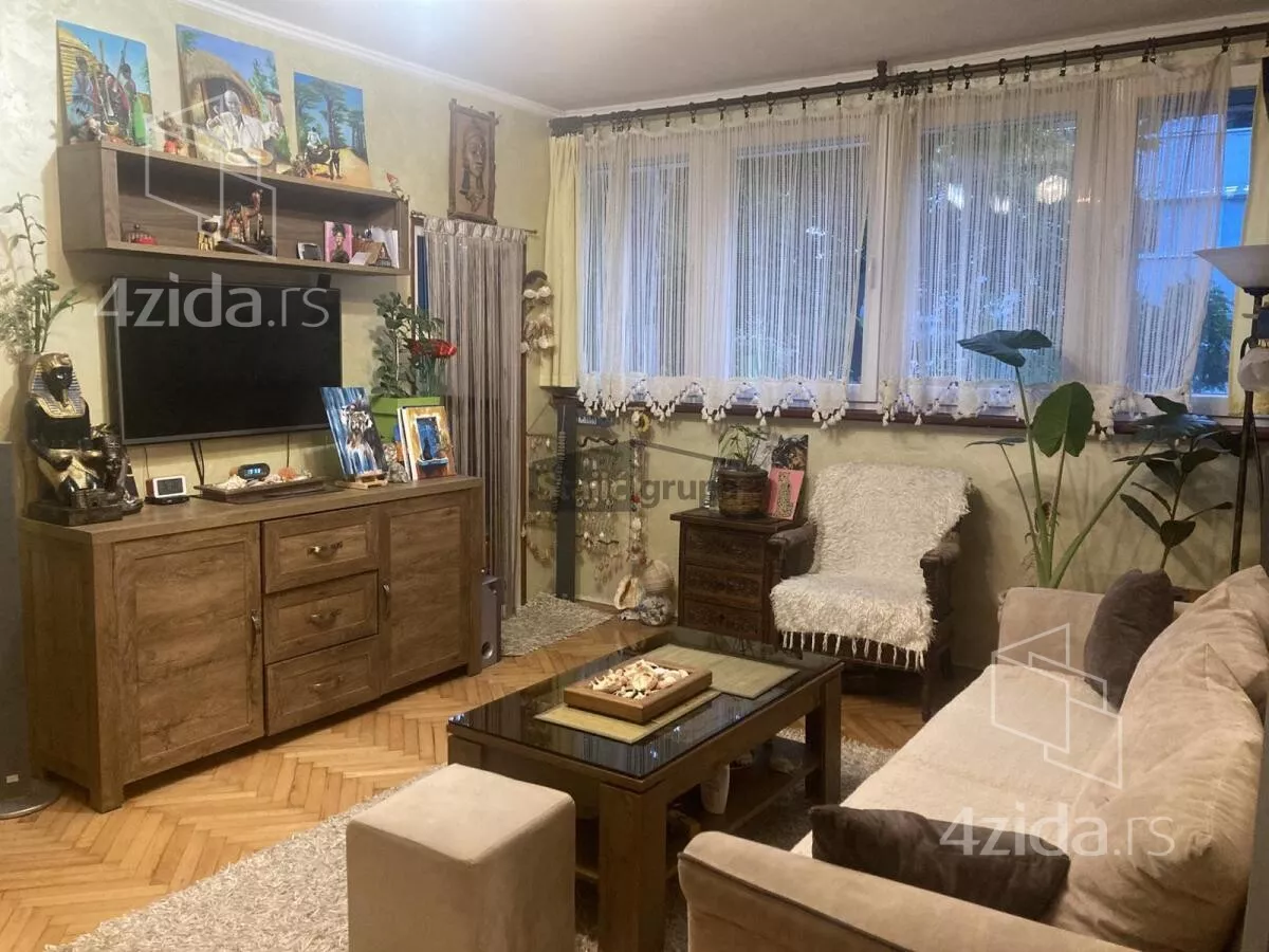 Troiposoban stan | 4zida