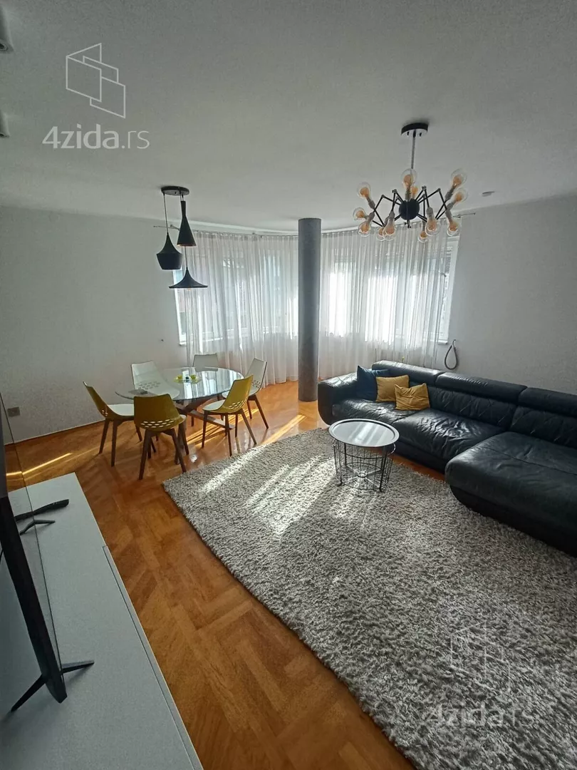 Četvoroiposoban stan | 4zida