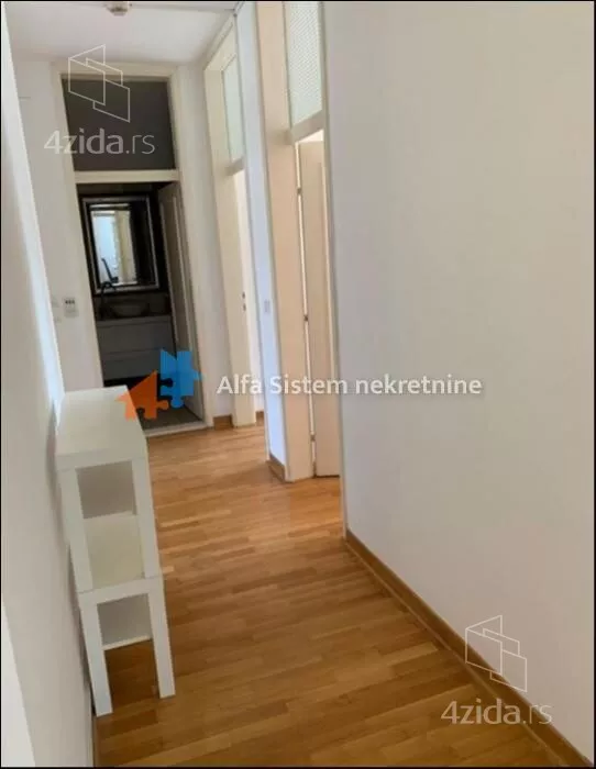 Četvoroiposoban stan | 4zida