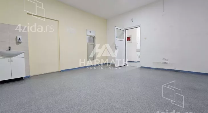 Poslovna zgrada | 4zida