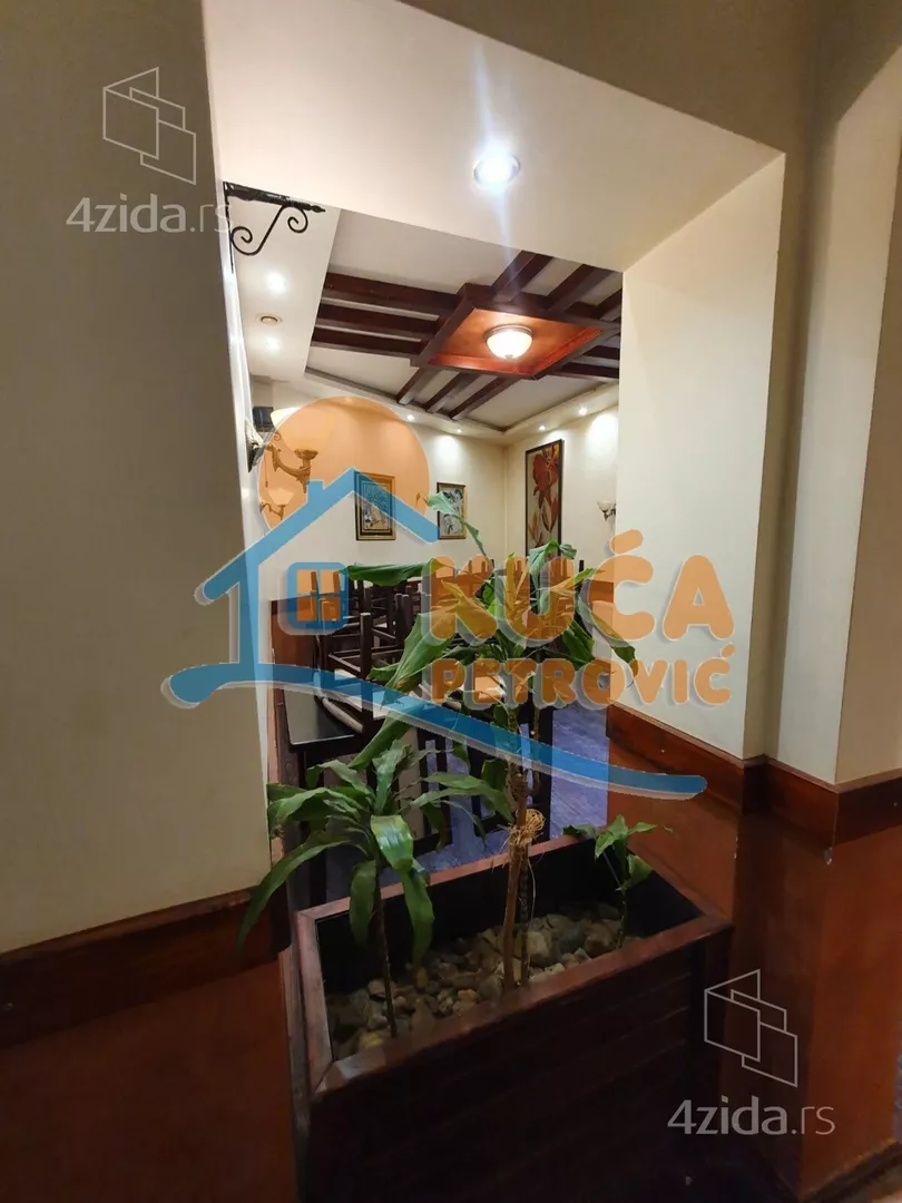 Lokal | 4zida