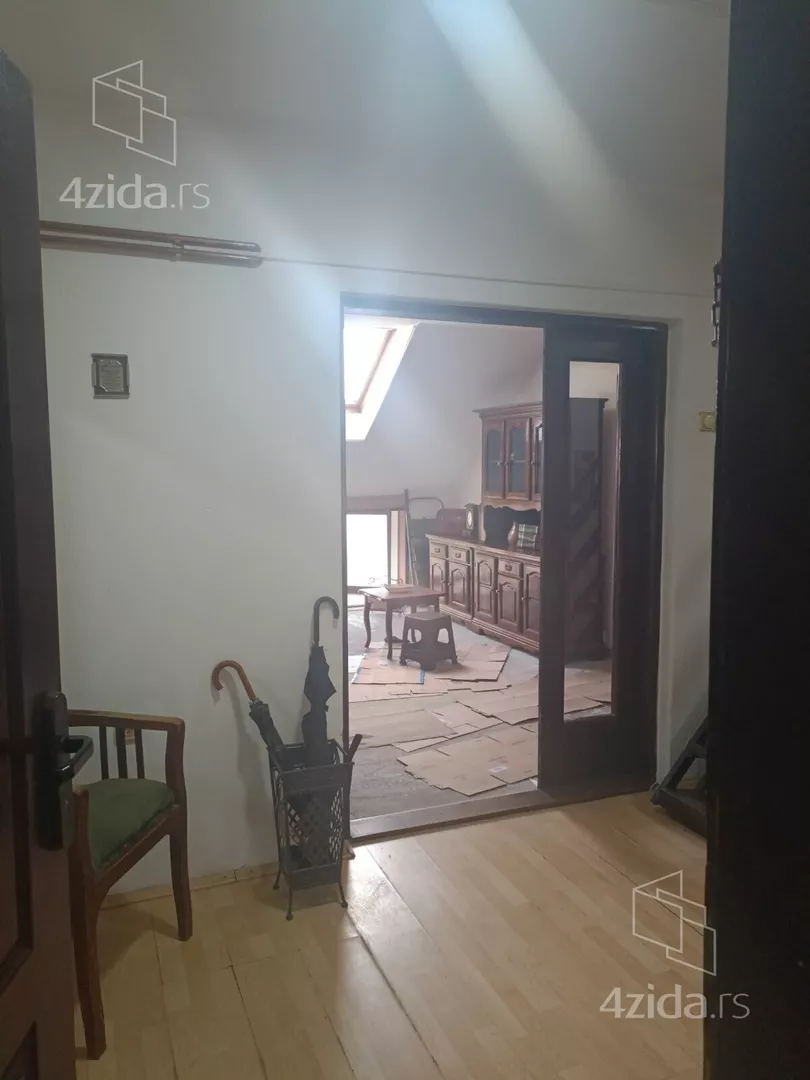 Troiposoban stan | 4zida