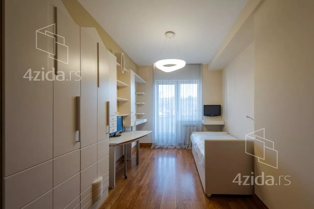 Petosoban stan | 4zida