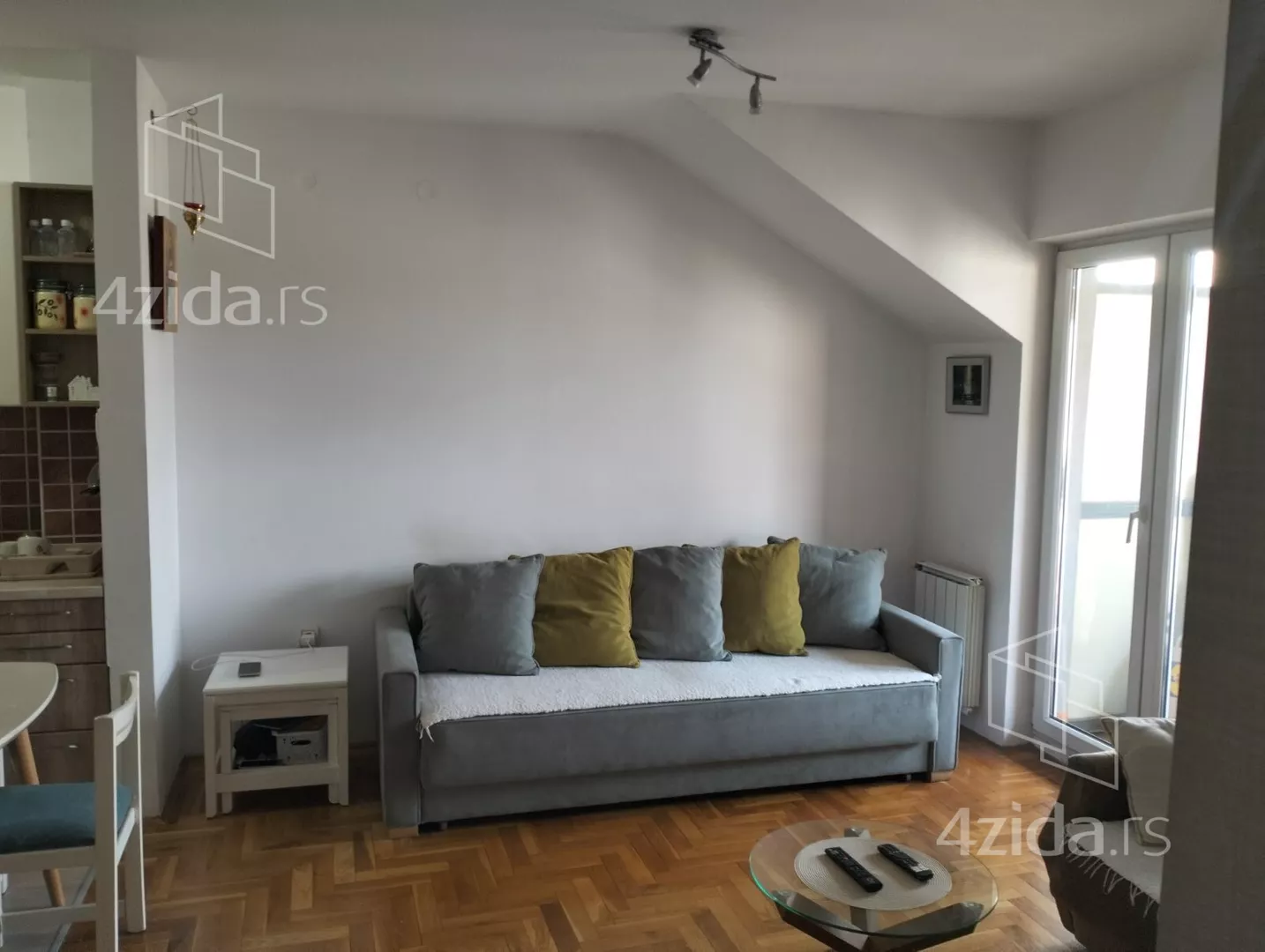 Jednoiposoban stan | 4zida