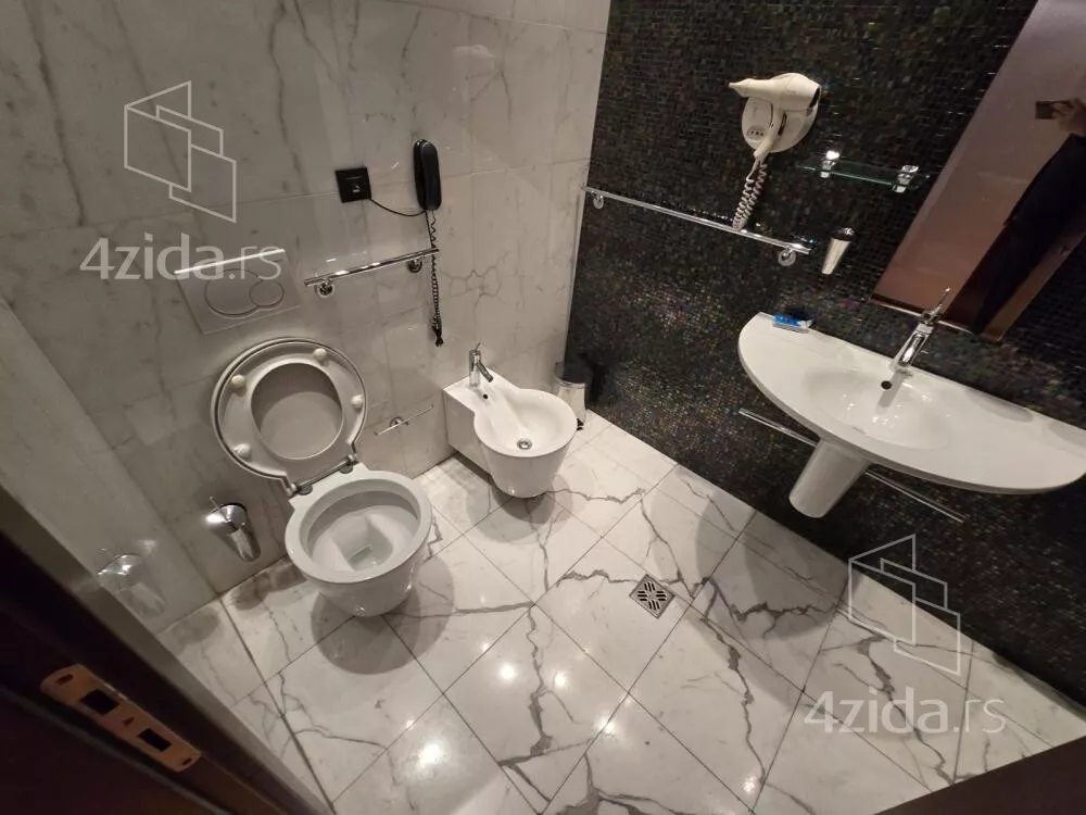 Šestosoban stan | 4zida