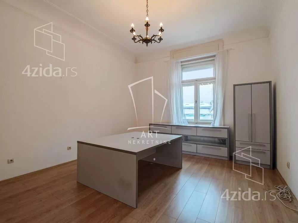 Četvoroiposoban stan | 4zida