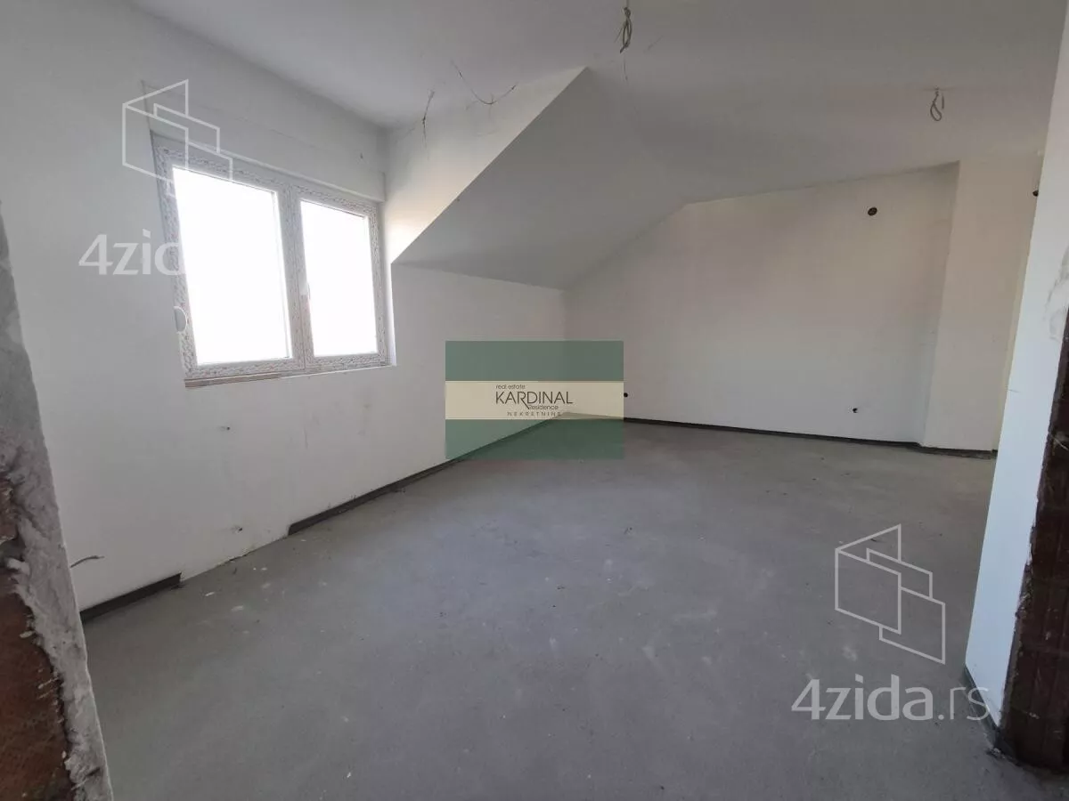 Šestosoban stan | 4zida