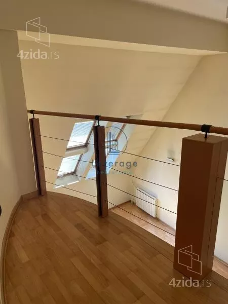 Šestosoban stan | 4zida