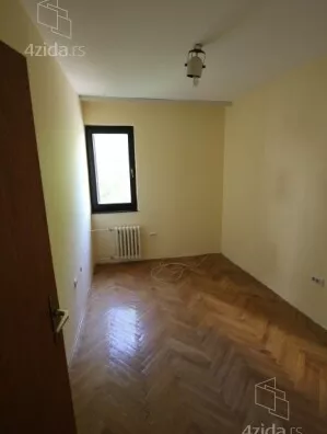 Četvoroiposoban stan | 4zida