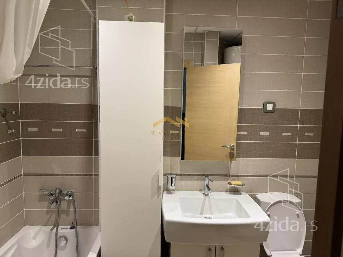 Četvoroiposoban stan | 4zida