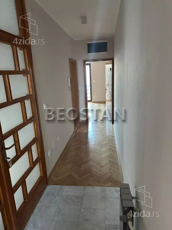 Šestosoban stan | 4zida