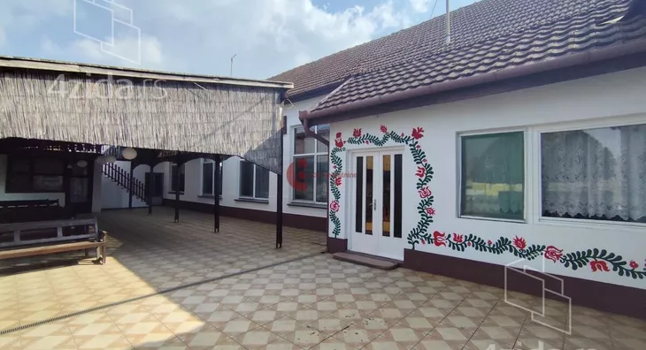 Poslovna zgrada | 4zida