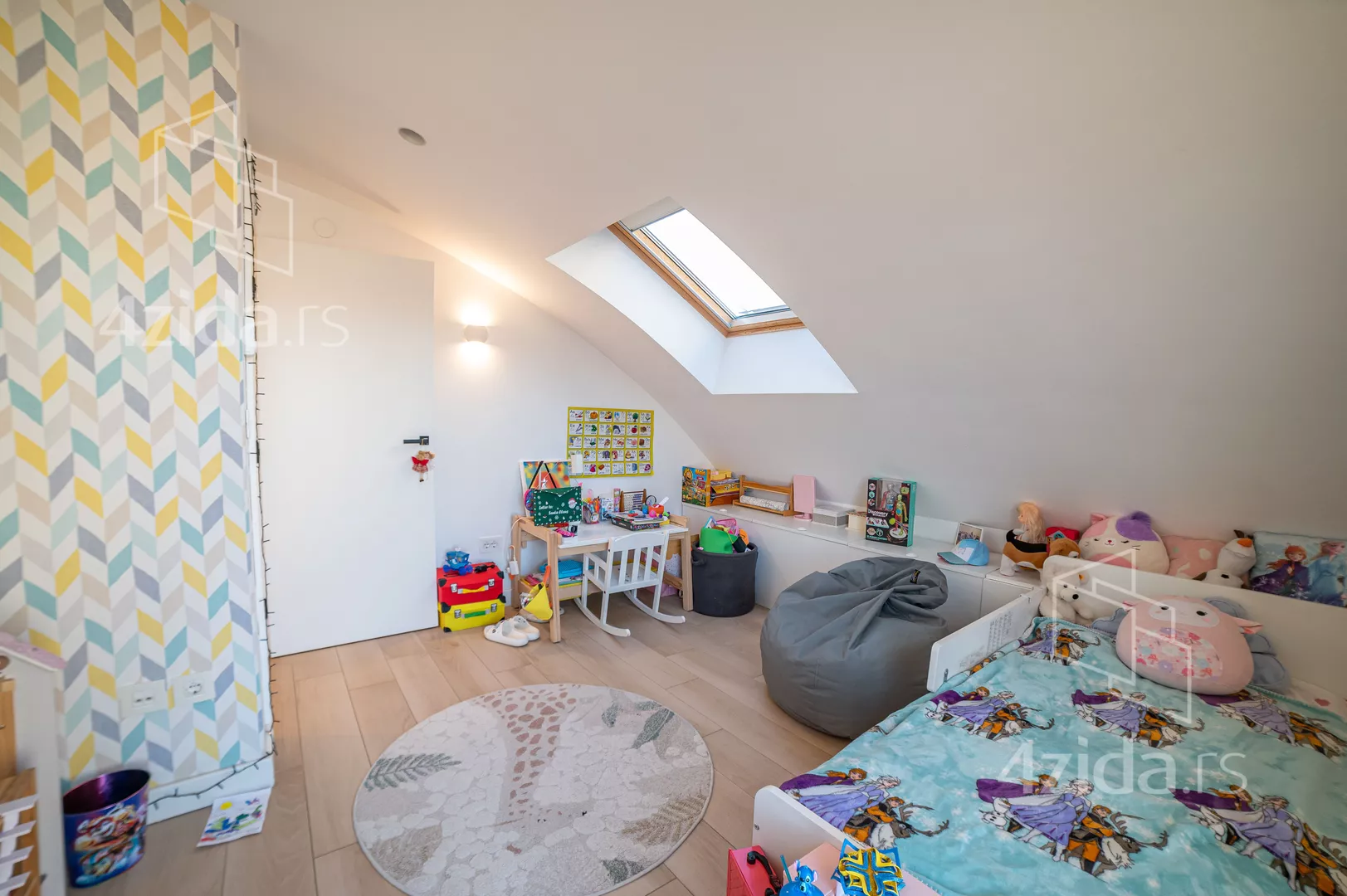 Petosoban stan | 4zida