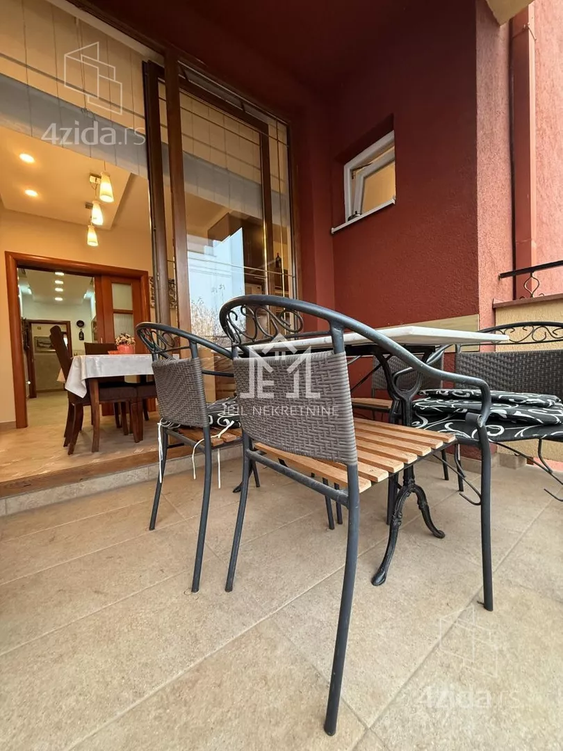 Petosoban stan | 4zida