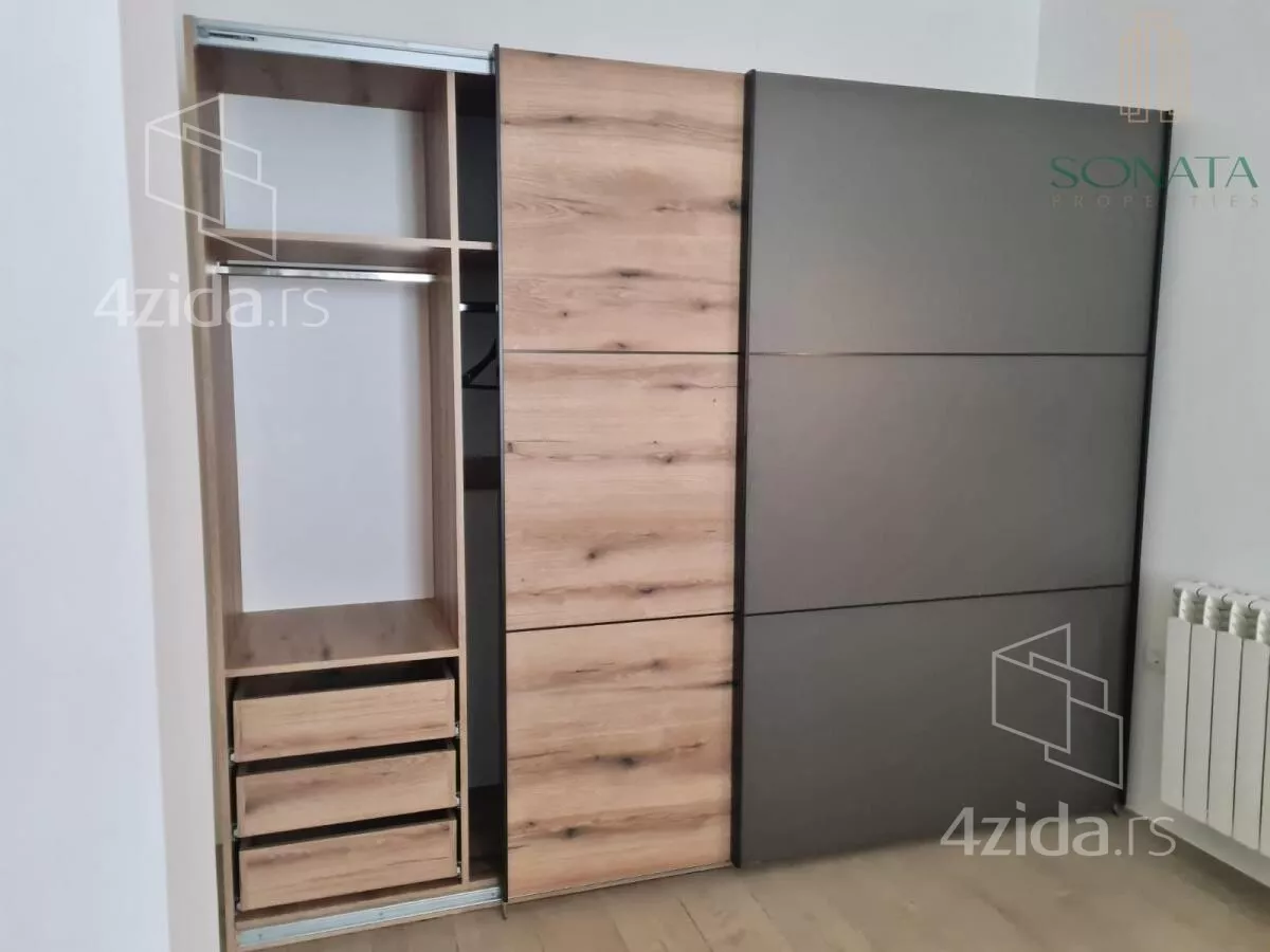 Šestosoban stan | 4zida