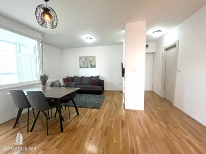 Vjekoslava Kovača | 4zida.rs