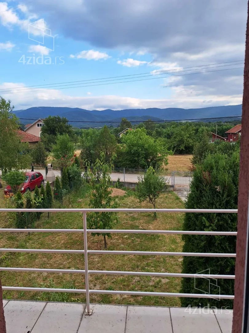 Četvoroiposoban stan | 4zida