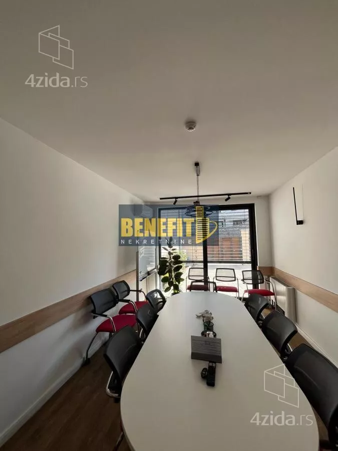 Poslovna zgrada | 4zida