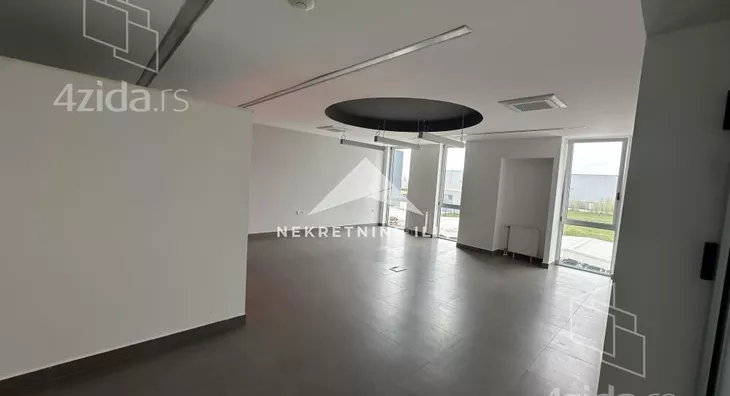 Poslovna zgrada | 4zida