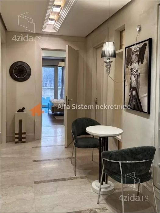 Četvoroiposoban stan | 4zida