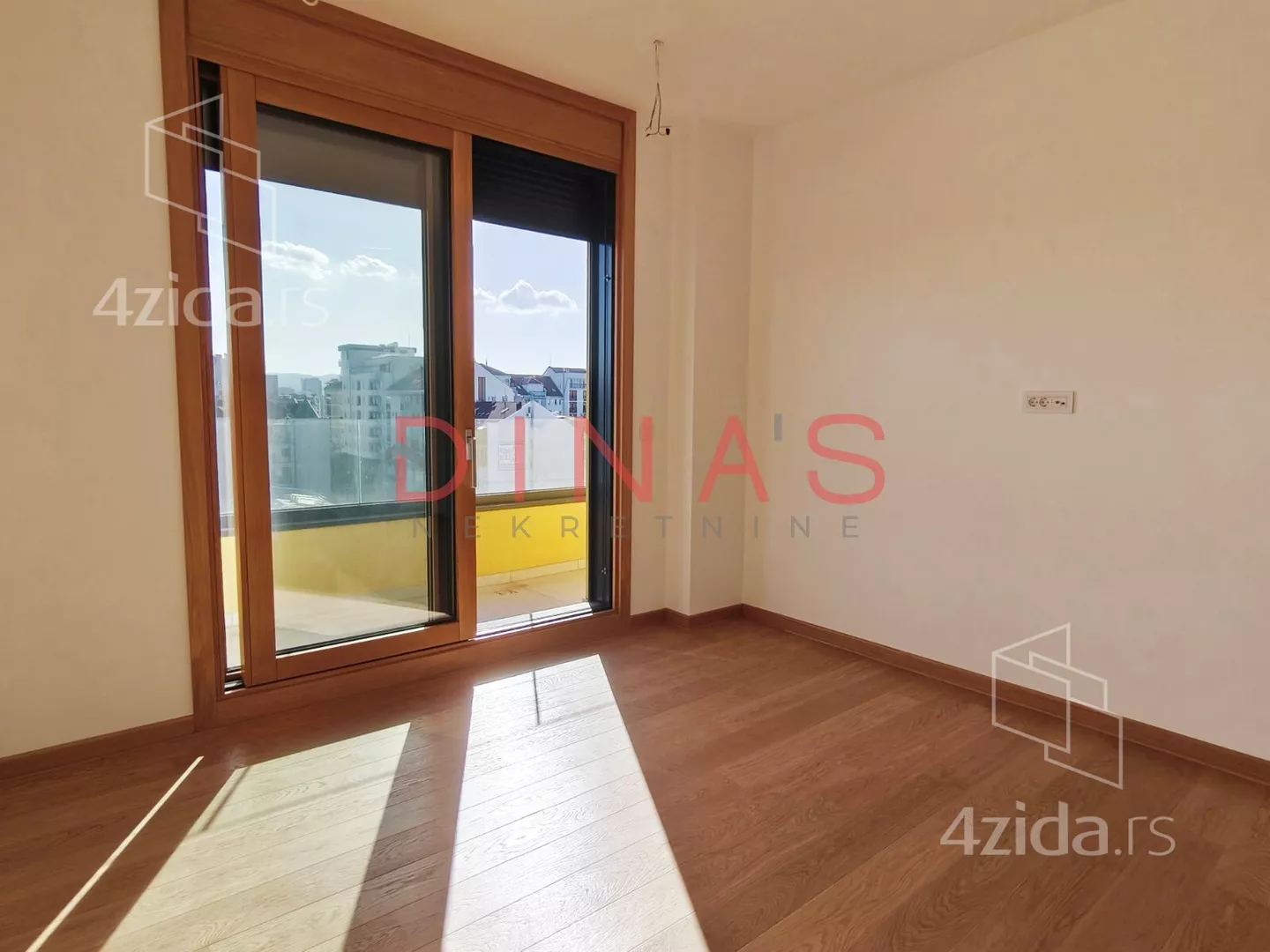 Četvoroiposoban stan | 4zida