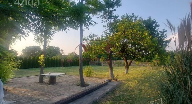 Plac | 4zida
