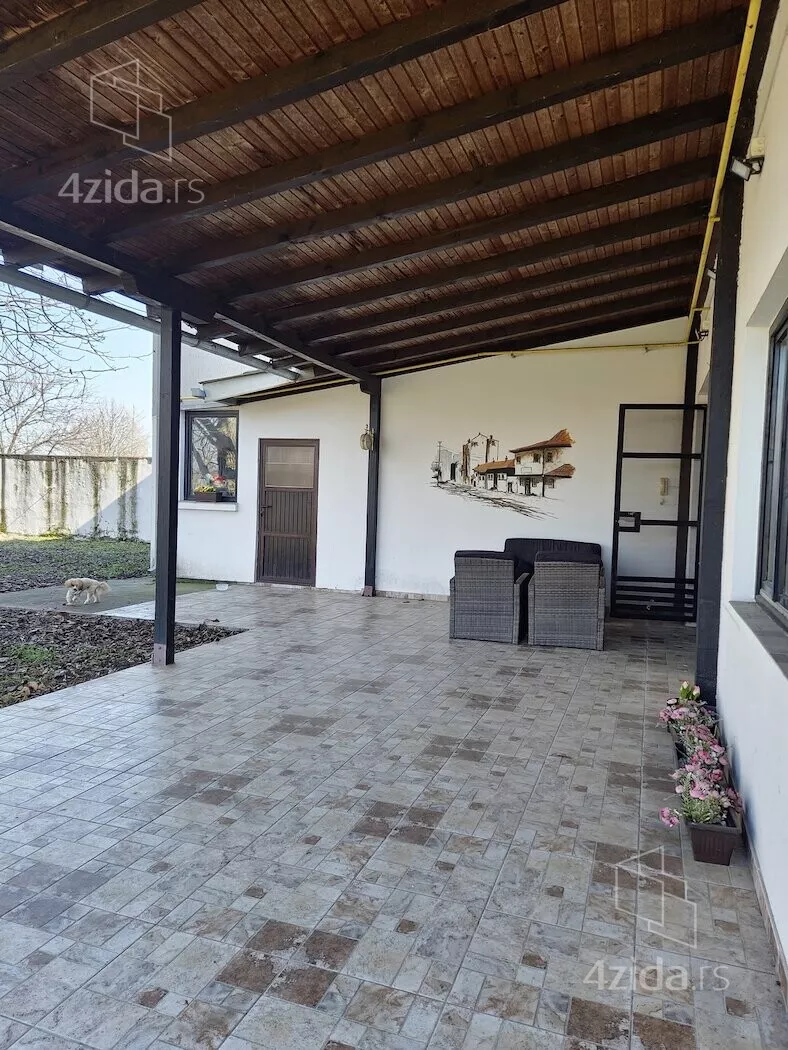 Poslovna zgrada | 4zida