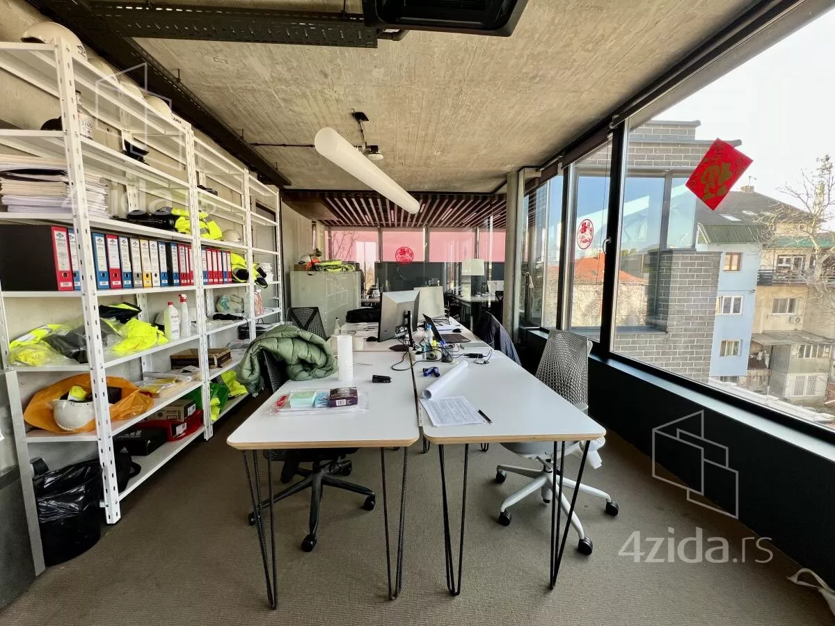 Poslovna zgrada | 4zida